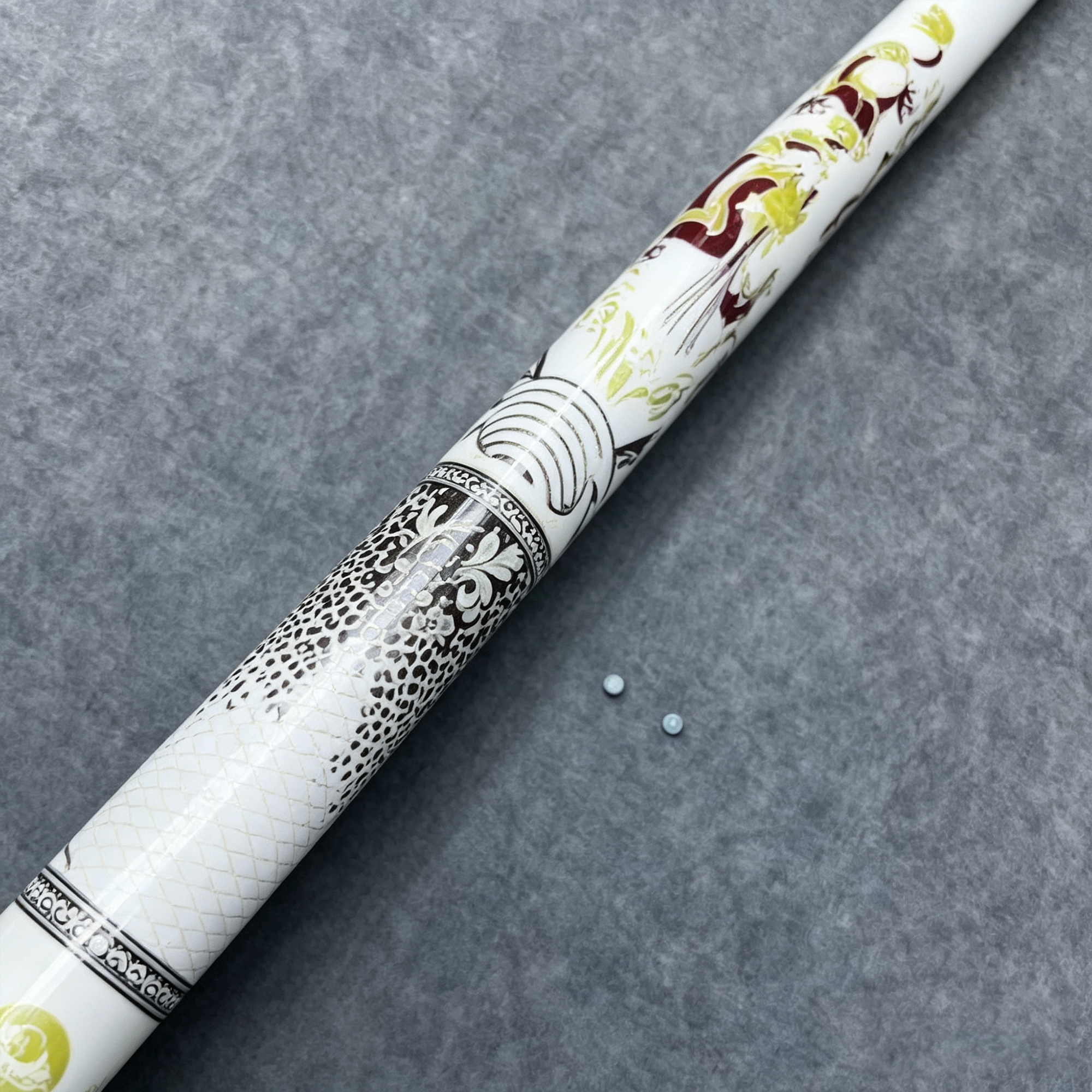 White Dragon 2-Piece Maple Pool Cue Stick